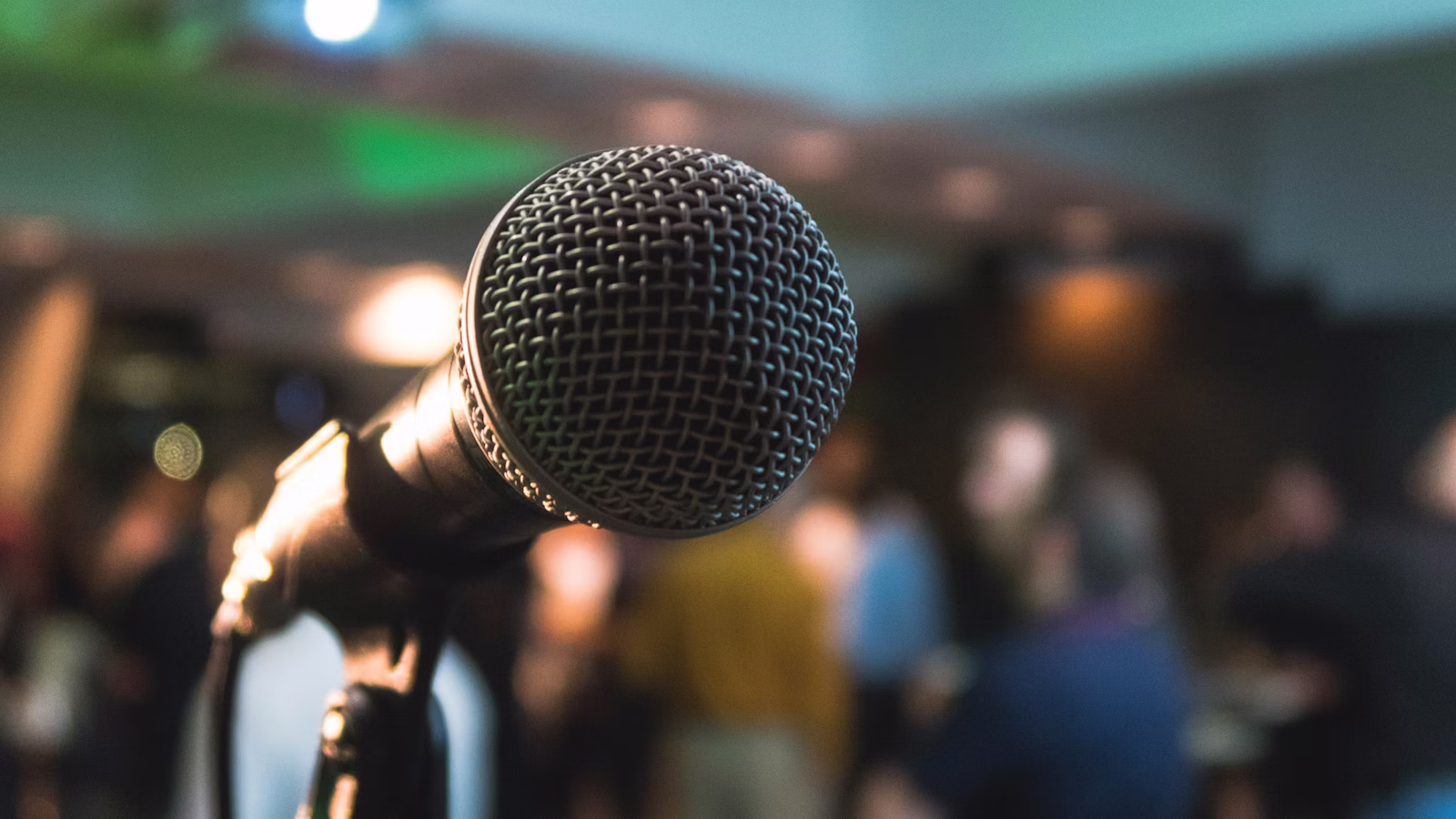 Collage aus Konferenz, Gala und privater Feier als Überblick über Evusion-Lösungen für unterschiedliche Eventformate